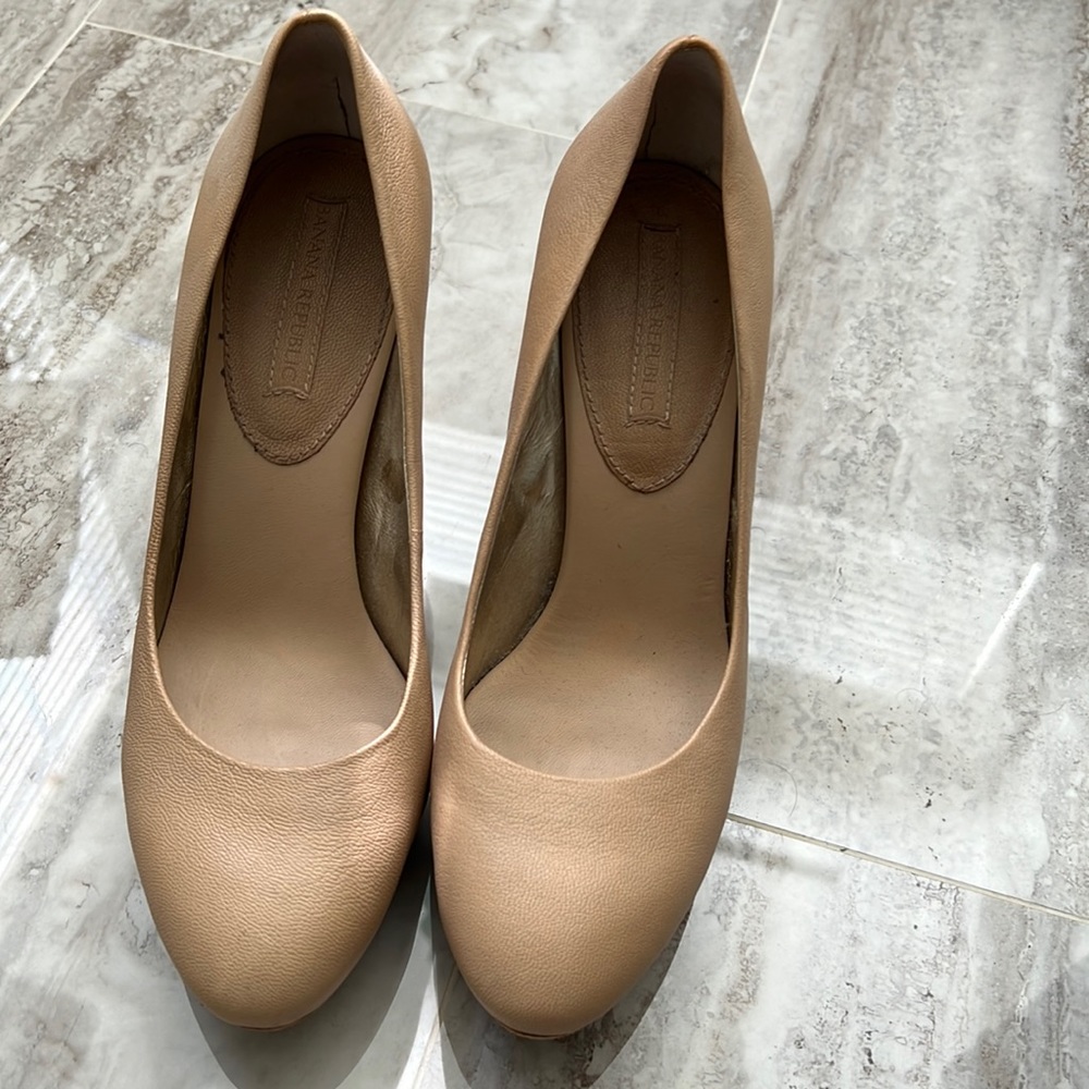 Banana Republic nice pumps